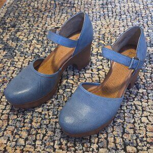 B.O.C. Gia Sandals, Blue, Size 8M